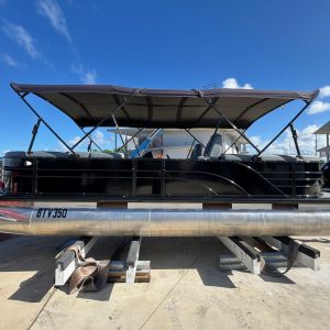 24ft Pontoon Boat Suit New Buyer ! Bargain !